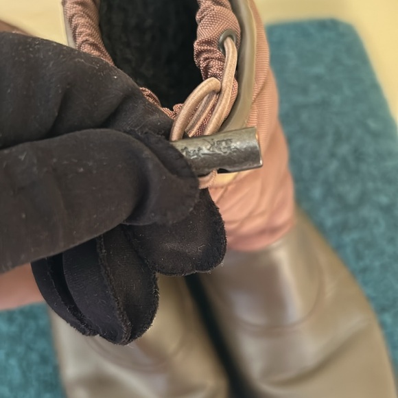 Coach Samara Leather and Nylon brown boots. - Picture 3 of 10